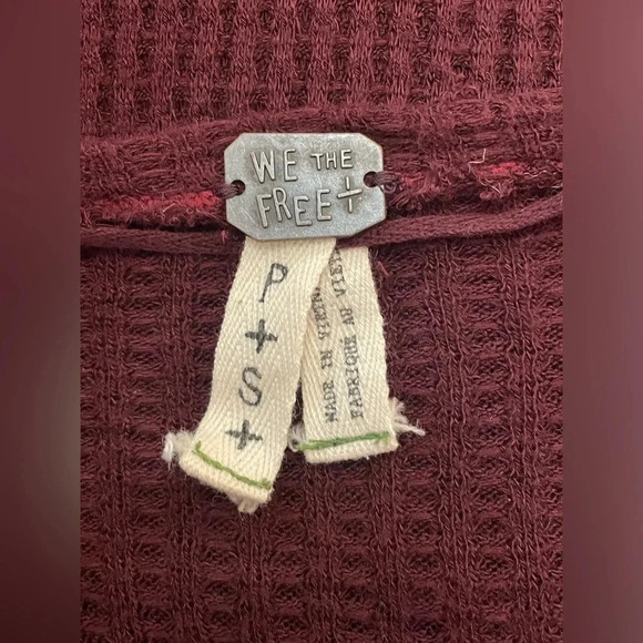 WE THE FREE Burgundy Thermal Long Sleeve V-Neck Top Small‎ - Picture 10 of 11